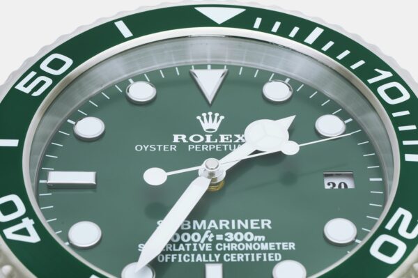 submariner hulk, full green | desk clock